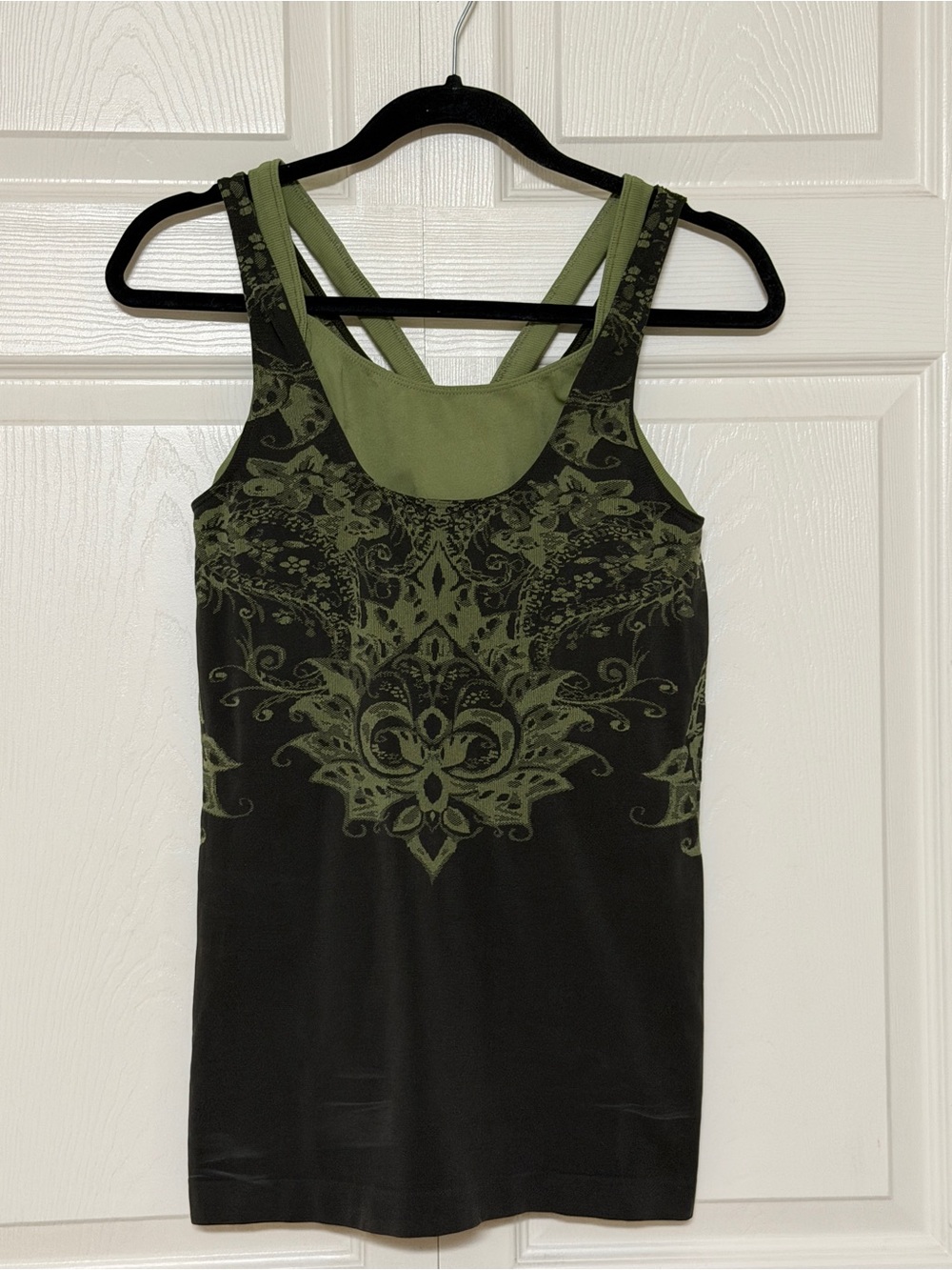 ATHLETA  black and green tank top with build in bra shirt size large